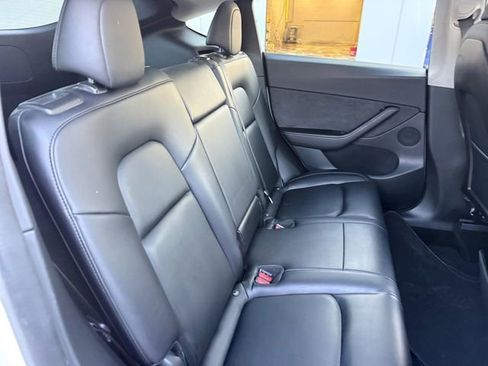 Used 2021 Tesla Model Y Long Range image 9
