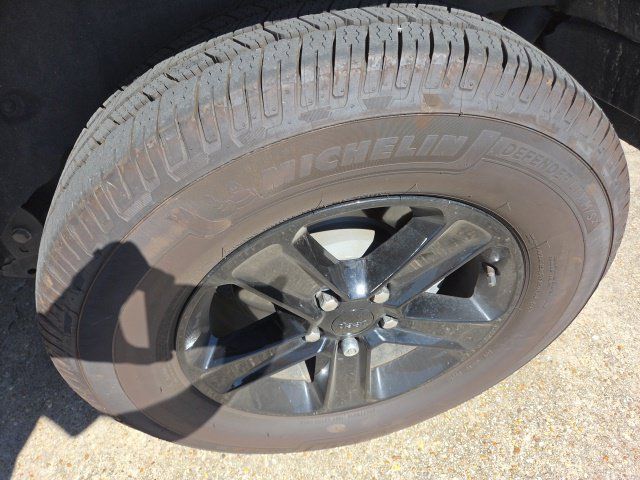 Used 2020 Jeep Wrangler Unlimited Sahara AWD/4WD image 15