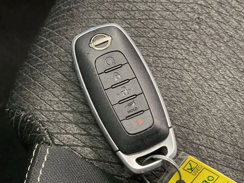 Used 2024 Nissan Rogue SV image 28