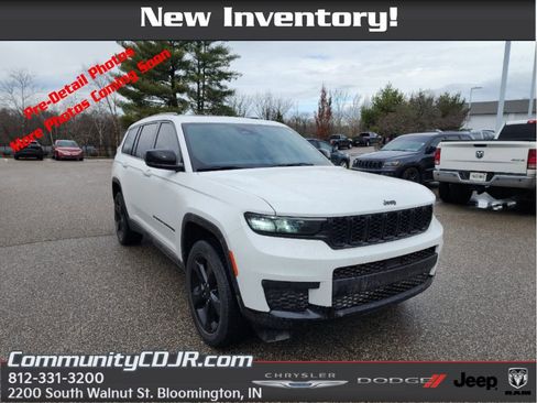 Used 2023 Jeep Grand Cherokee L Laredo image 1