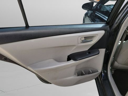 Used 2016 Toyota Camry LE FWD image 10