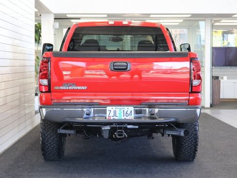 Used 2006 Chevrolet Silverado 2500 LT w/ Heavy-Duty Power Package image 9