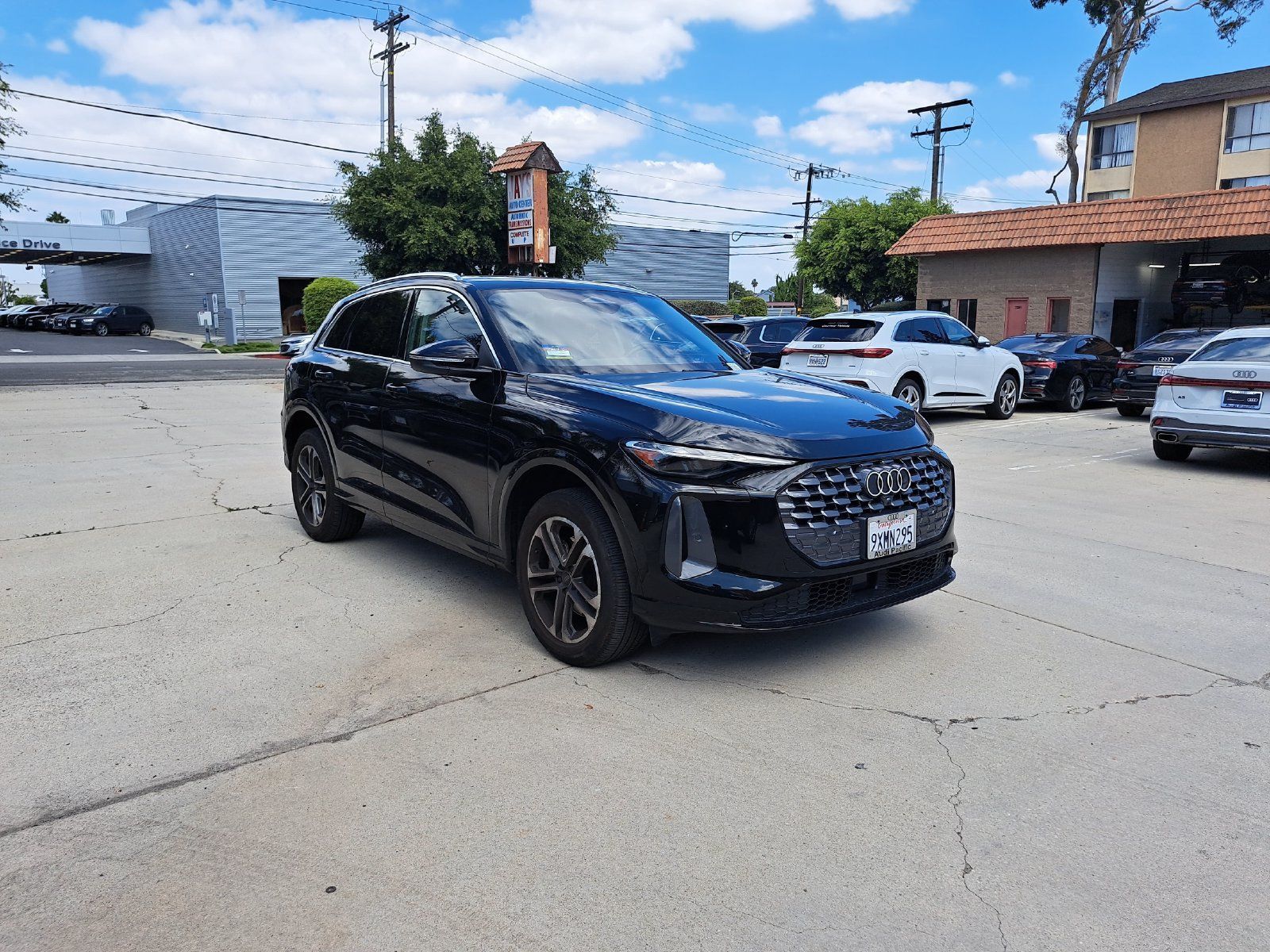 Used 2025 Audi Q5 Premium w/ Convenience Package AWD/4WD image 3