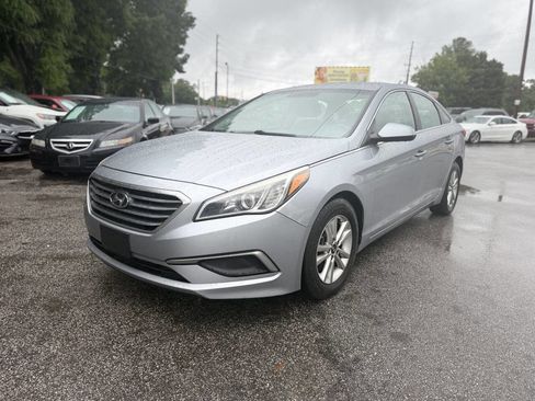 Used 2016 Hyundai Sonata SE w/ Cargo Package FWD image 2
