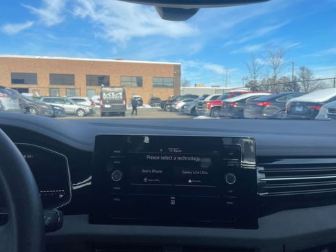 Used 2025 Volkswagen Jetta SE image 18