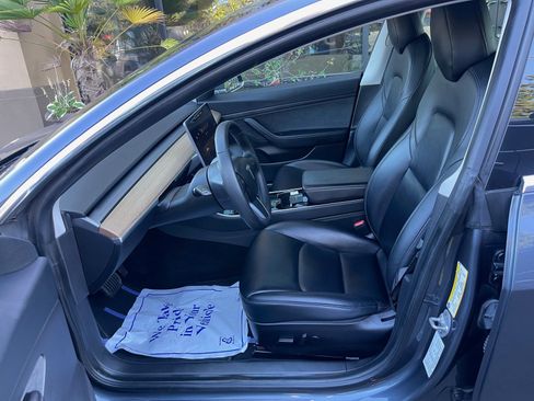 Used 2020 Tesla Model 3 Standard Range Plus image 9