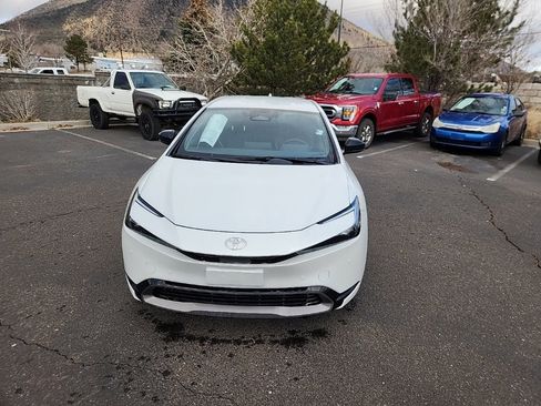 Used 2025 Toyota Prius XLE image 12