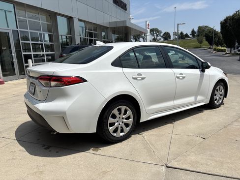 Used 2025 Toyota Corolla LE FWD image 6