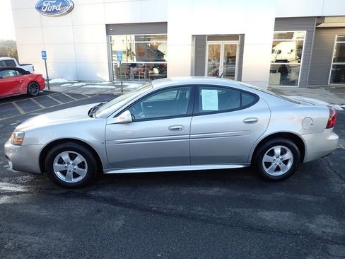 Used 2008 Pontiac Grand Prix SE image 2