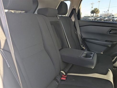 Used 2024 Nissan Rogue S image 34