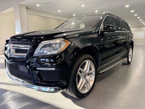 Used 2013 Mercedes-Benz GL 550 4MATIC w/ On/Off-Road Pkg image 3