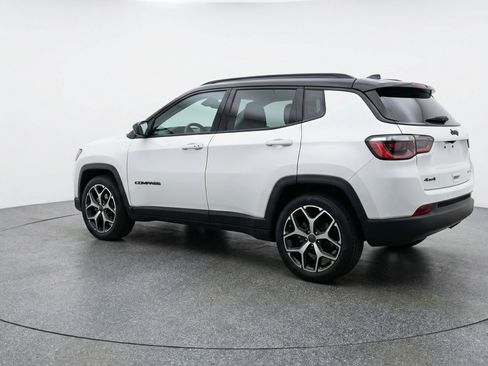 Used 2025 Jeep Compass Limited image 6