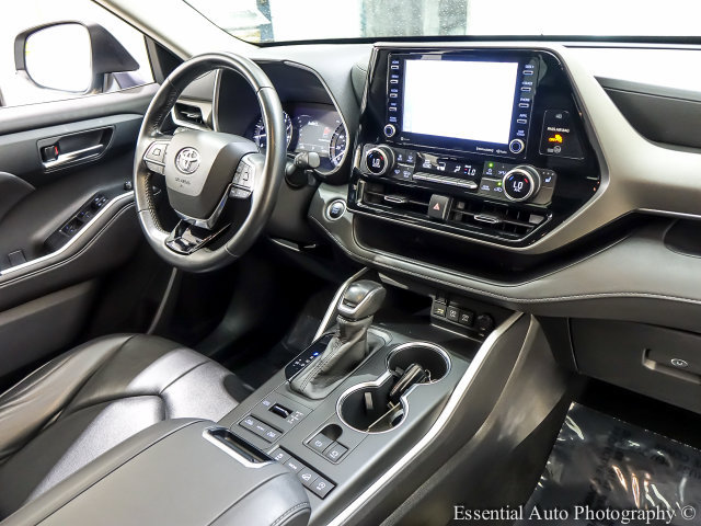 Used 2020 Toyota Highlander XLE AWD/4WD image 27