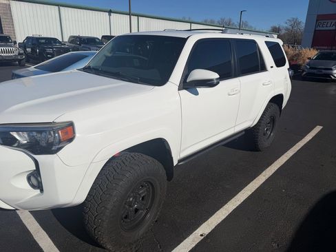 Used 2018 Toyota 4Runner SR5 Premium image 9