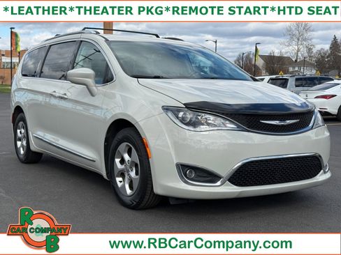 Used 2017 Chrysler Pacifica Touring-L Plus image 1