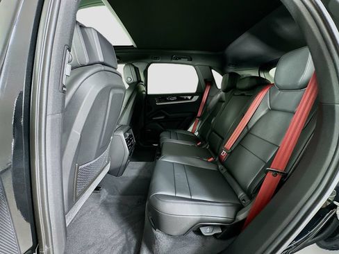 Certified 2026 Porsche Cayenne AWD/4WD image 24