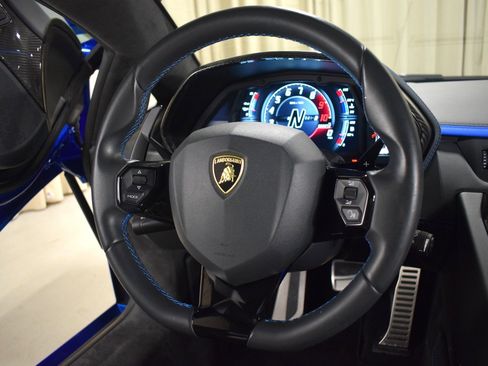 Used 2019 Lamborghini Aventador S image 24