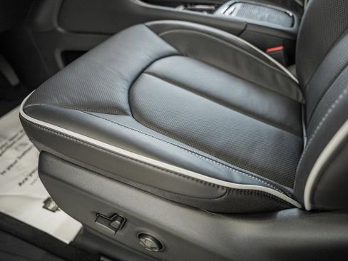 New 2026 Chrysler Pacifica Limited w/ Uconnect Theater Family Group image 35