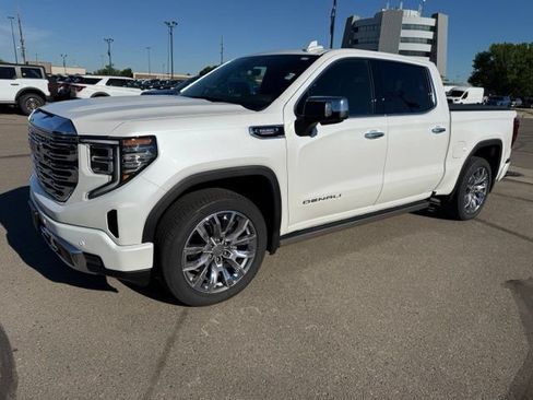 Used 2024 GMC Sierra 1500 Denali AWD/4WD image 6