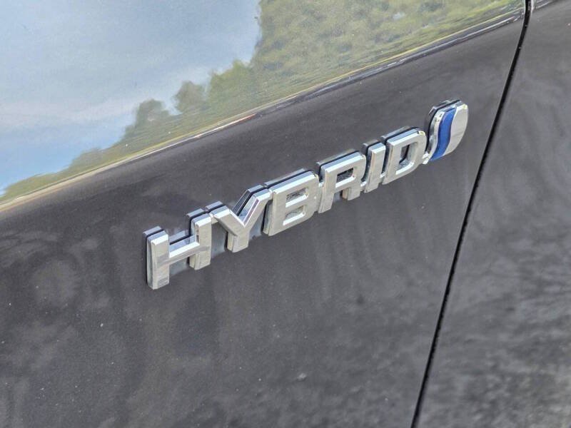 Used 2014 Toyota Prius Four FWD image 23