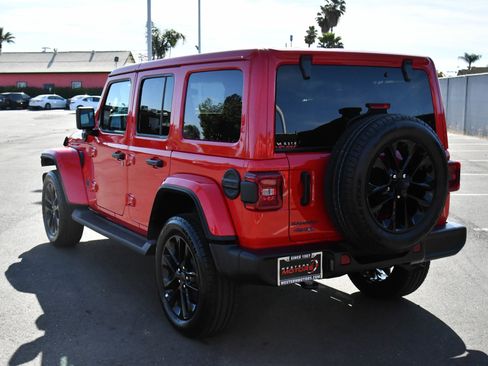 Used 2025 Jeep Wrangler Sahara image 6