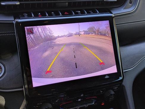 Used 2023 Jeep Grand Cherokee Limited image 12