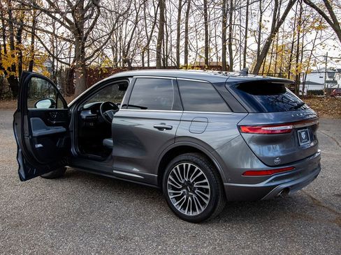 Used 2021 Lincoln Corsair Reserve image 7