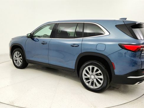 Used 2025 Buick Enclave Preferred image 2