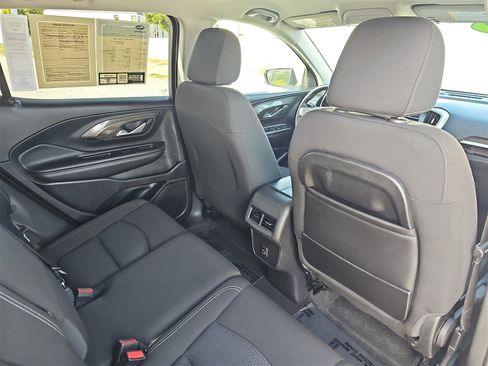 Used 2024 GMC Terrain SLE image 11