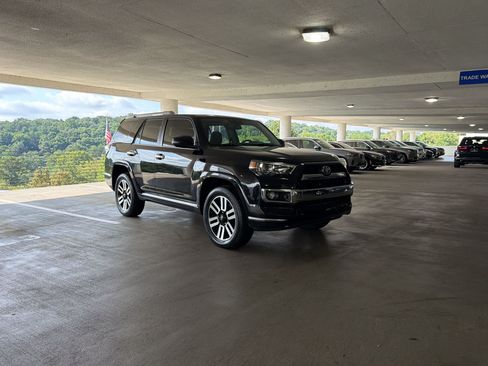 Used 2019 Toyota 4Runner Limited AWD/4WD image 5