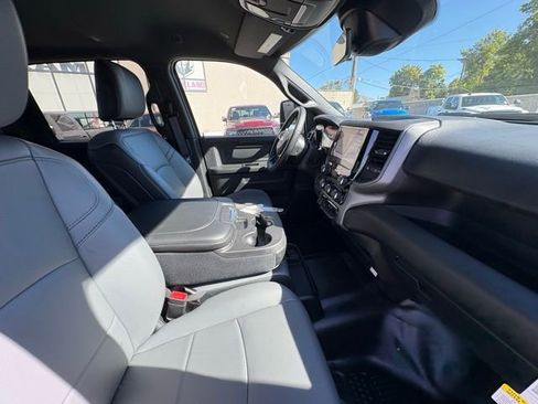 New 2025 RAM 3500 Tradesman w/ Chrome Appearance Group image 32