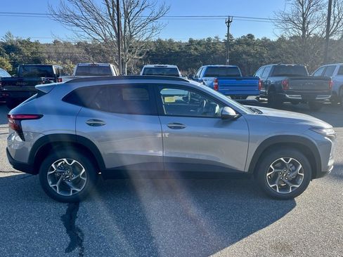 New 2026 Chevrolet Trax LT image 6