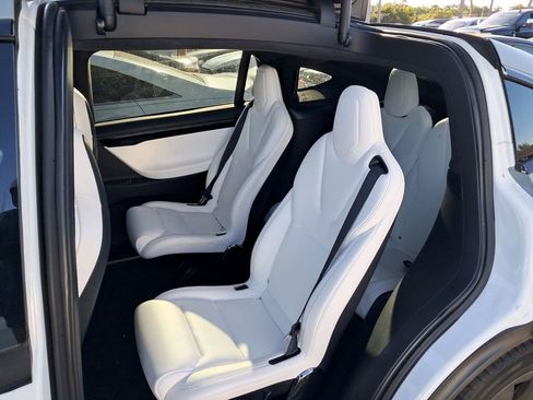 Used 2018 Tesla Model X 75D image 7