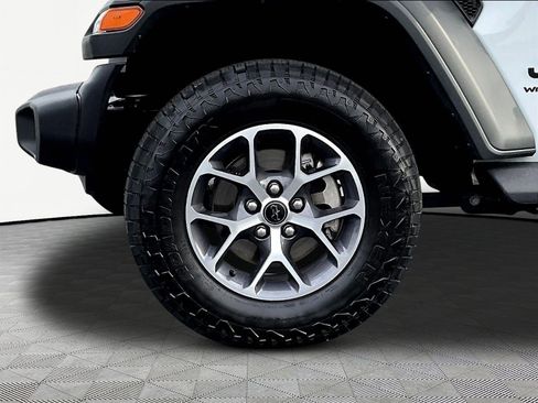 Used 2025 Jeep Wrangler Unlimited Sport AWD/4WD image 33