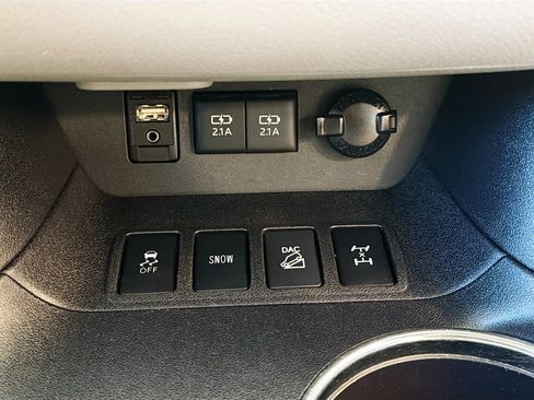 Used 2017 Toyota Highlander XLE image 26