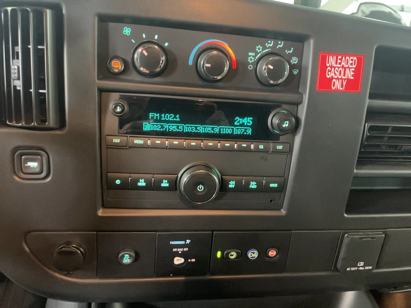 Used 2025 GMC Savana 3500 Extended RWD image 22