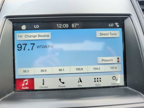 Used 2018 Ford Taurus Limited FWD image 13