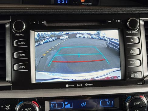 Used 2017 Toyota Highlander XLE image 38