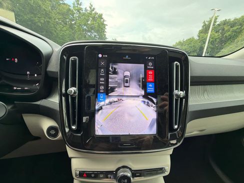 Certified 2025 Volvo XC40 B5 Ultra AWD/4WD image 30
