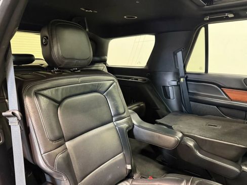 Used 2018 Lincoln Navigator Select image 31