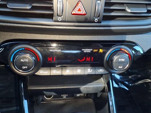 Used 2023 Kia Forte GT-Line image 17