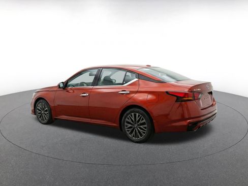 Used 2025 Nissan Altima 2.5 SV FWD image 7