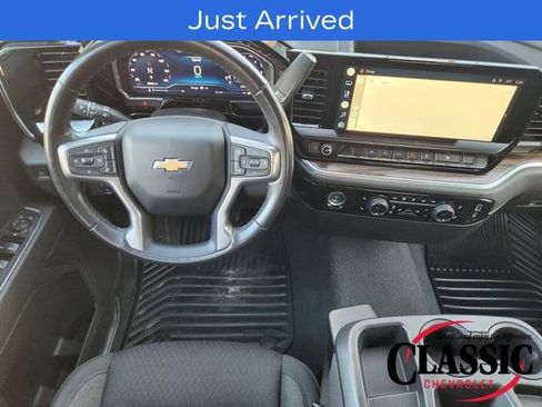Used 2022 Chevrolet Silverado 1500 LT image 38