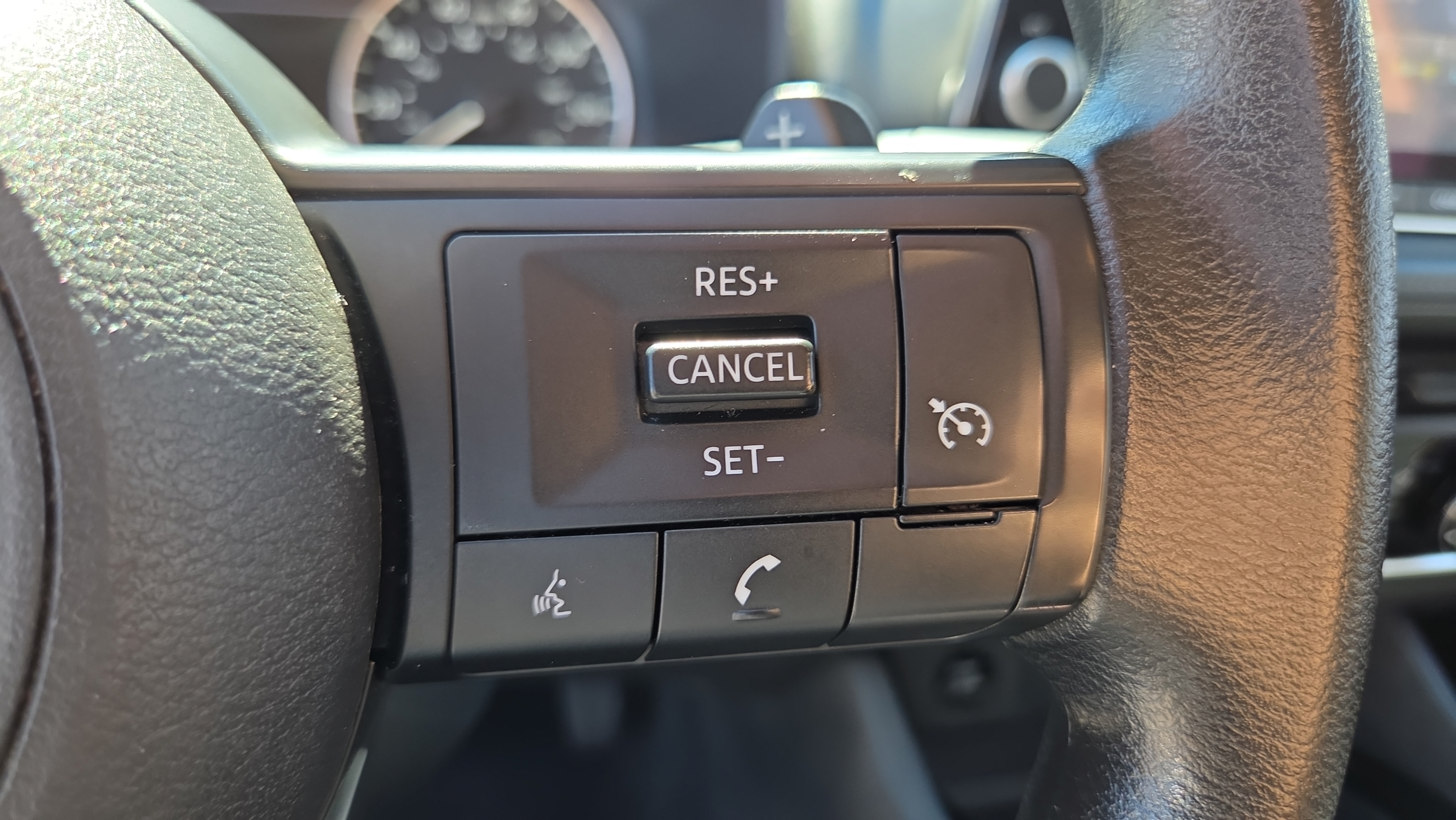 Used 2024 Nissan Rogue S AWD/4WD image 28