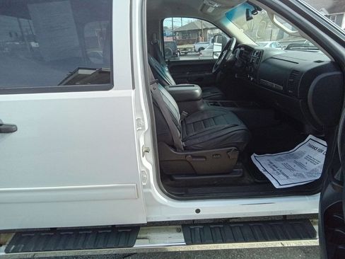 Used 2011 Chevrolet Silverado 2500 LT w/ Interior Plus Package image 12