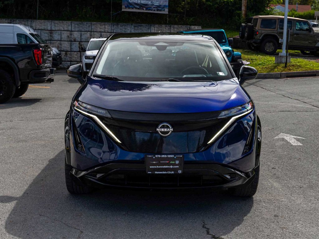 Used 2023 Nissan Ariya AWD image 2