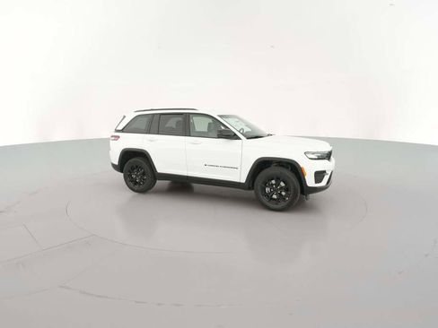 New 2025 Jeep Grand Cherokee Altitude image 15