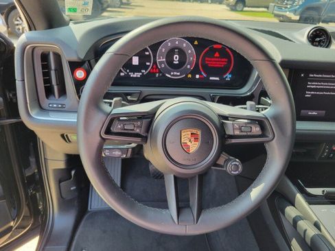 Used 2025 Porsche Cayenne Coupe AWD/4WD image 12