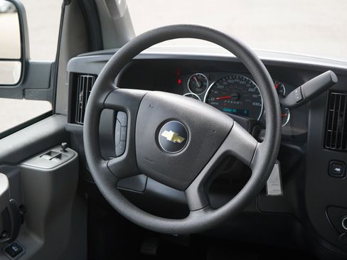 Used 2025 Chevrolet Express 3500 LT w/ LT Preferred Equipment Group RWD image 16