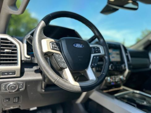 Used 2019 Ford F250 Lariat w/ Lariat Ultimate Package AWD/4WD image 12
